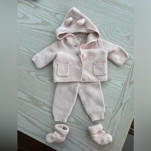 GAP Baby Brannan Bear sweater, pants, booties